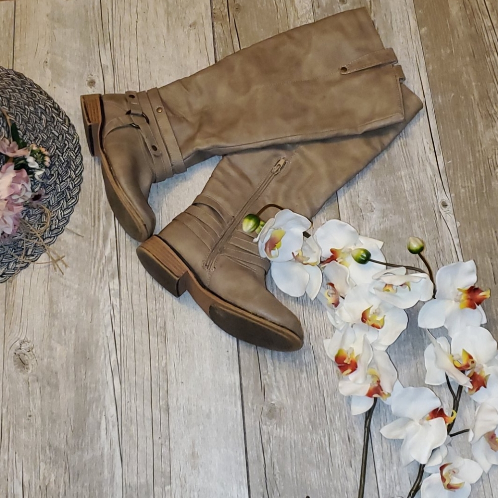 Journee Collection Boots